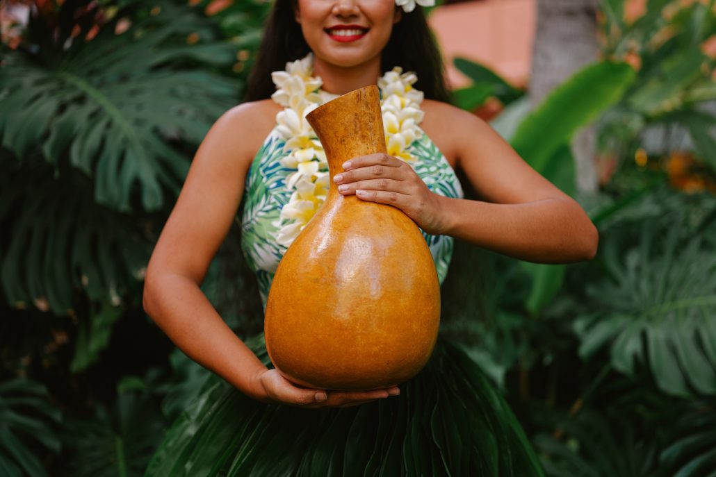 Ahaainaluau Standard Dinner Show Hula Dancer Gourd Leaves