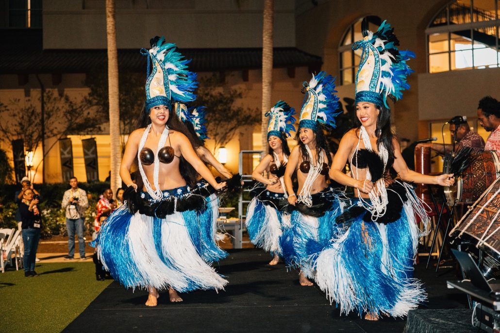 Cocokeyluau Luau On International Drive Luau Dancers Blue Costumes
