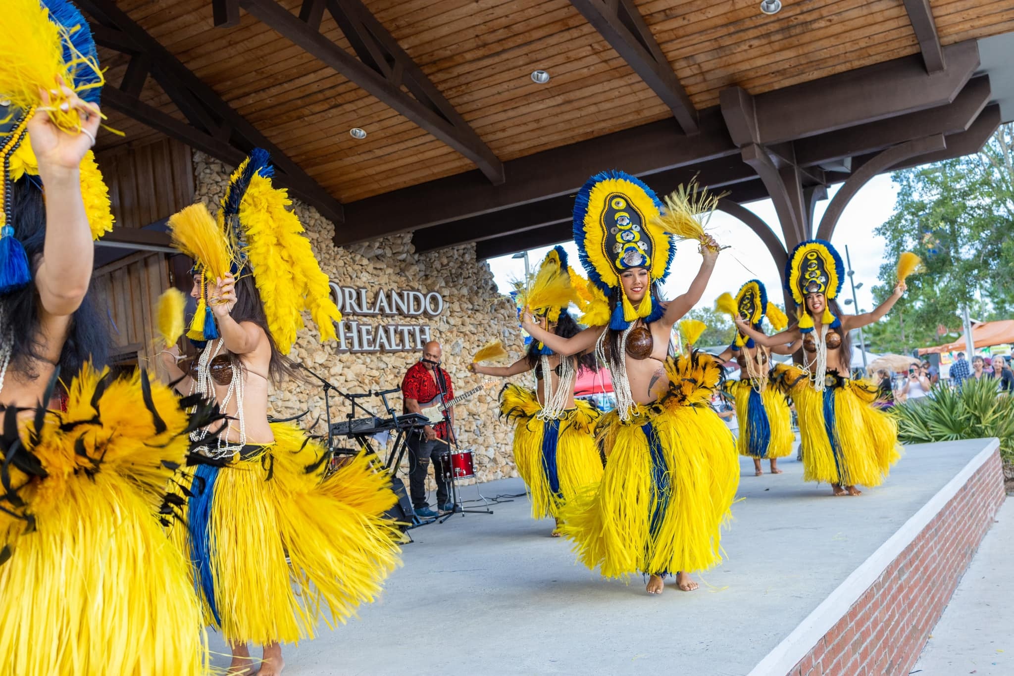 Cocokeyluau Luau On International Drive Luau Dancers Yellow Costumes Stage