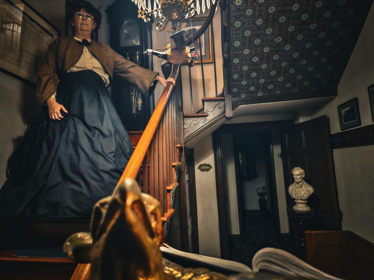 Farnsworthhouseinn A Civil War Era Magic Show Live Civil War Era Magic Show Staircase Bust 