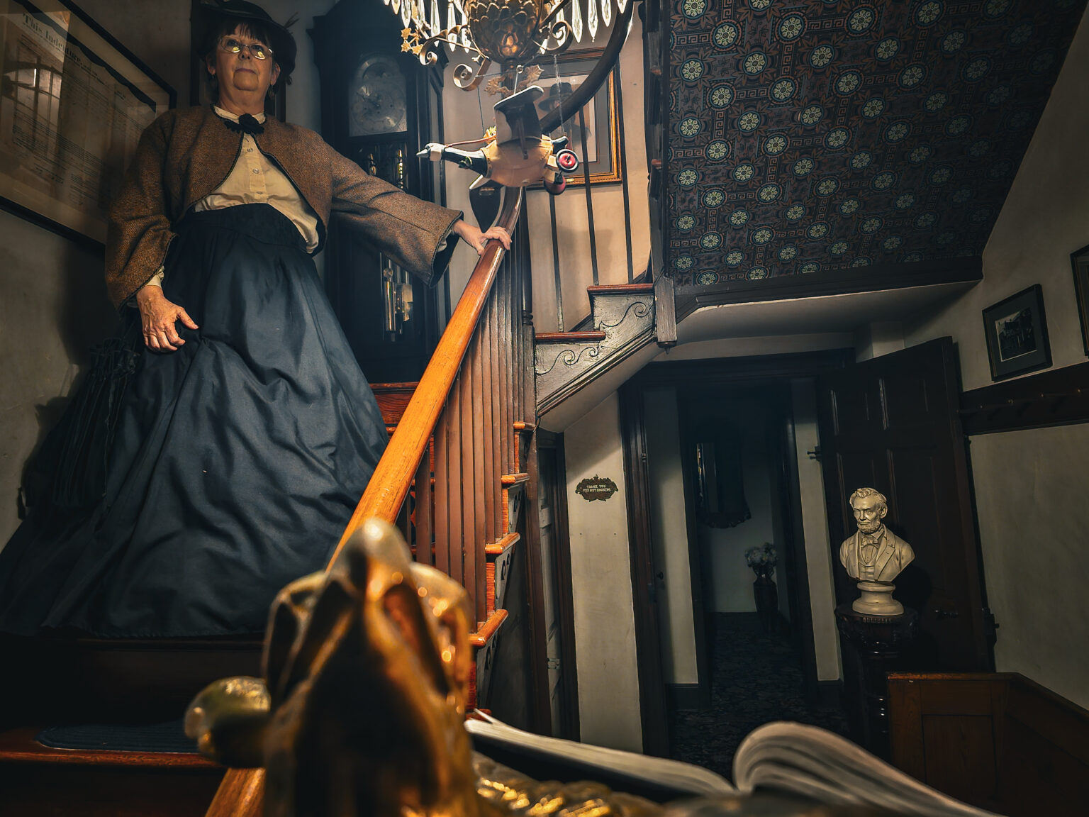 Farnsworthhouseinn A Civil War Era Magic Show Live Civil War Era Magic Show Staircase Bust