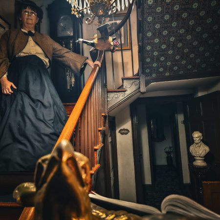 Farnsworthhouseinn A Civil War Era Magic Show Live Civil War Era Magic Show Staircase Costume