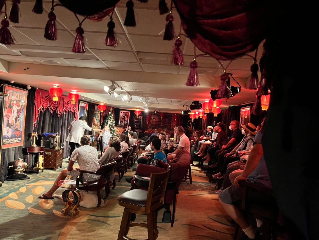 Hotelmagic Hiltonwaikiki The Magical Mystery Show At Hilton Waiki Magic Show Audience Red Lanter