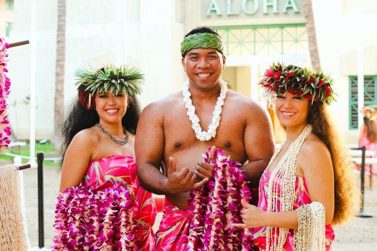 Kamoanaluau Classic Seating Luau Performers Floral Crowns