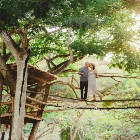 Lanihulientertainment Tropical Retreat Luau Couple Kissing Treehouse Luau