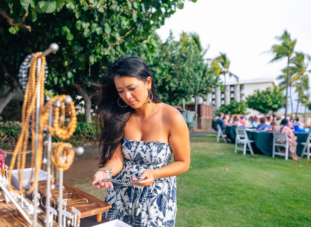 Marriottsunsetluau General Seating Woman Jewelry Booth Luau