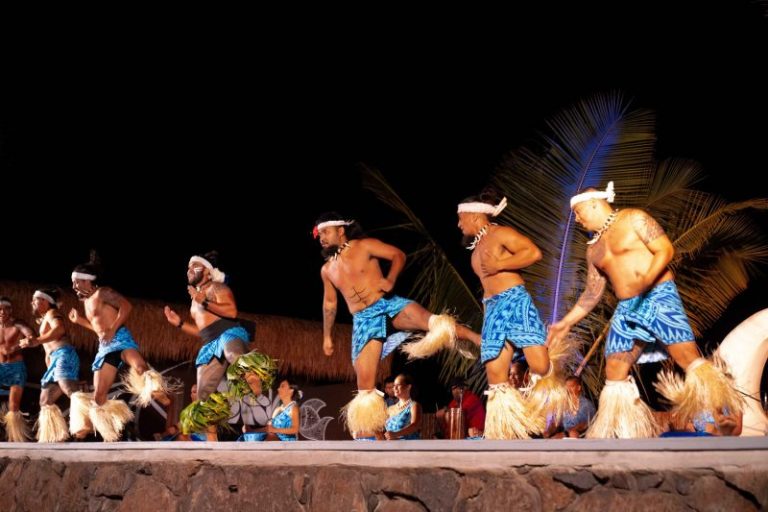 Maukawarriorsluau Koa Classic Package Rear Seating Luau Dancers Night Performance