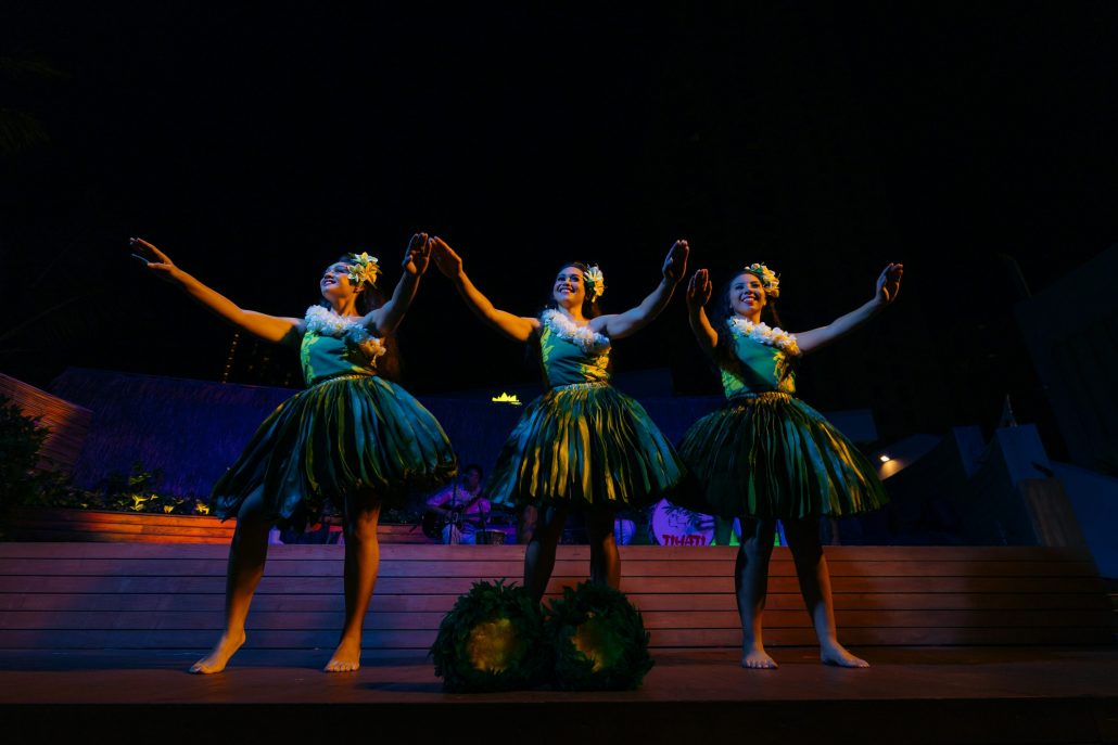Painawaikikiluau General Seating Hula Dancers Green Skirts Performance