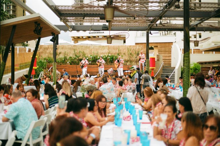 Painawaikikiluau General Seating Luau Dinner Entertainment Tables