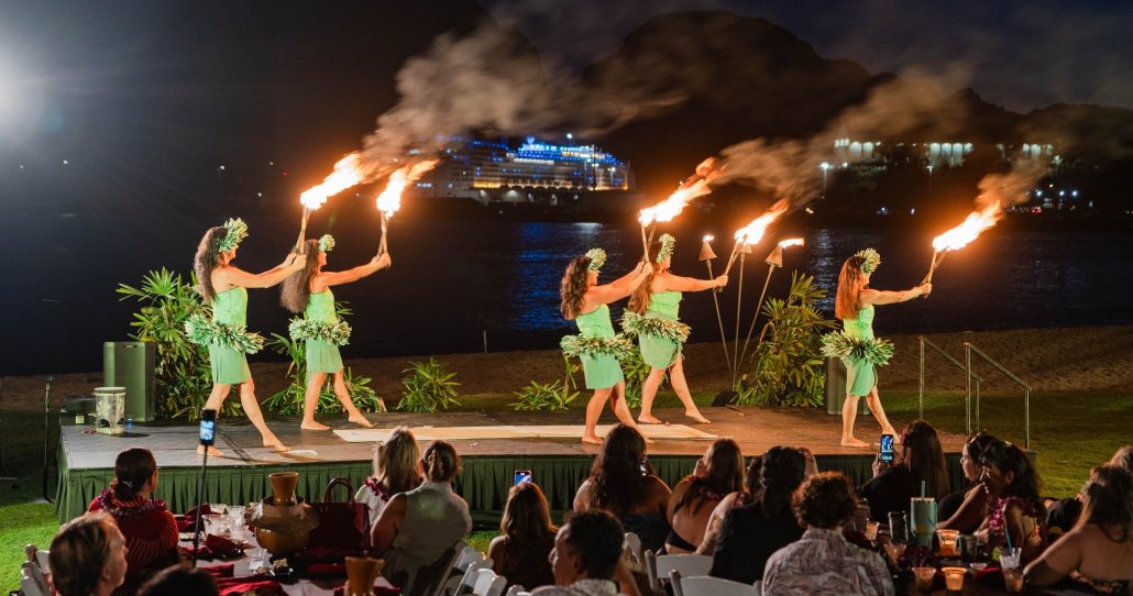 Performers in green outfits dance with fire torches at night. Royalsonestaluau Drums Dances Of Polynesia At The Royal S Fire Dancers Polynesian Luau