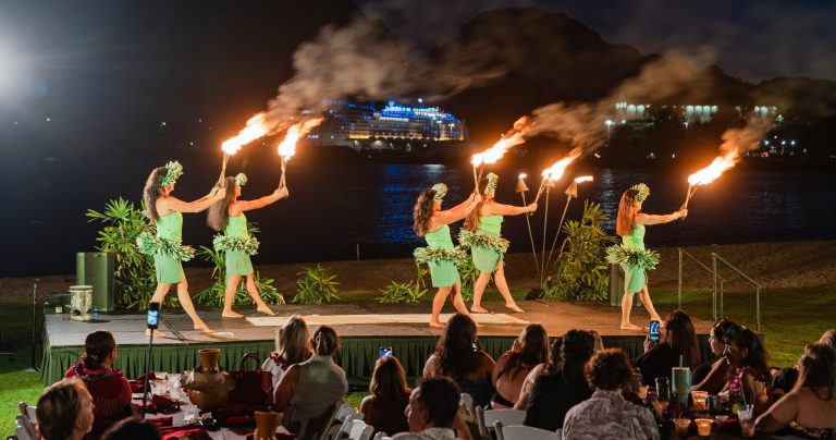 Performers in green outfits dance with fire torches at night. Royalsonestaluau Drums Dances Of Polynesia At The Royal S Fire Dancers Polynesian Luau