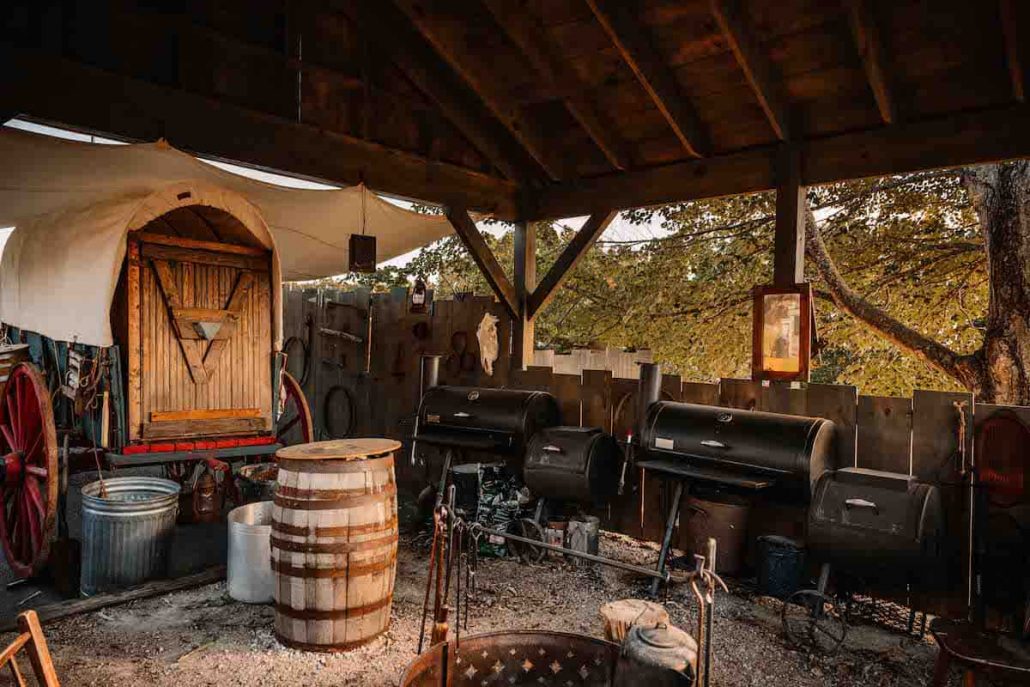 Theshepherdofthehills An Old Trail Christmas Chuckwagon Show Chuckwagon Show Wooden Wagon Barrel